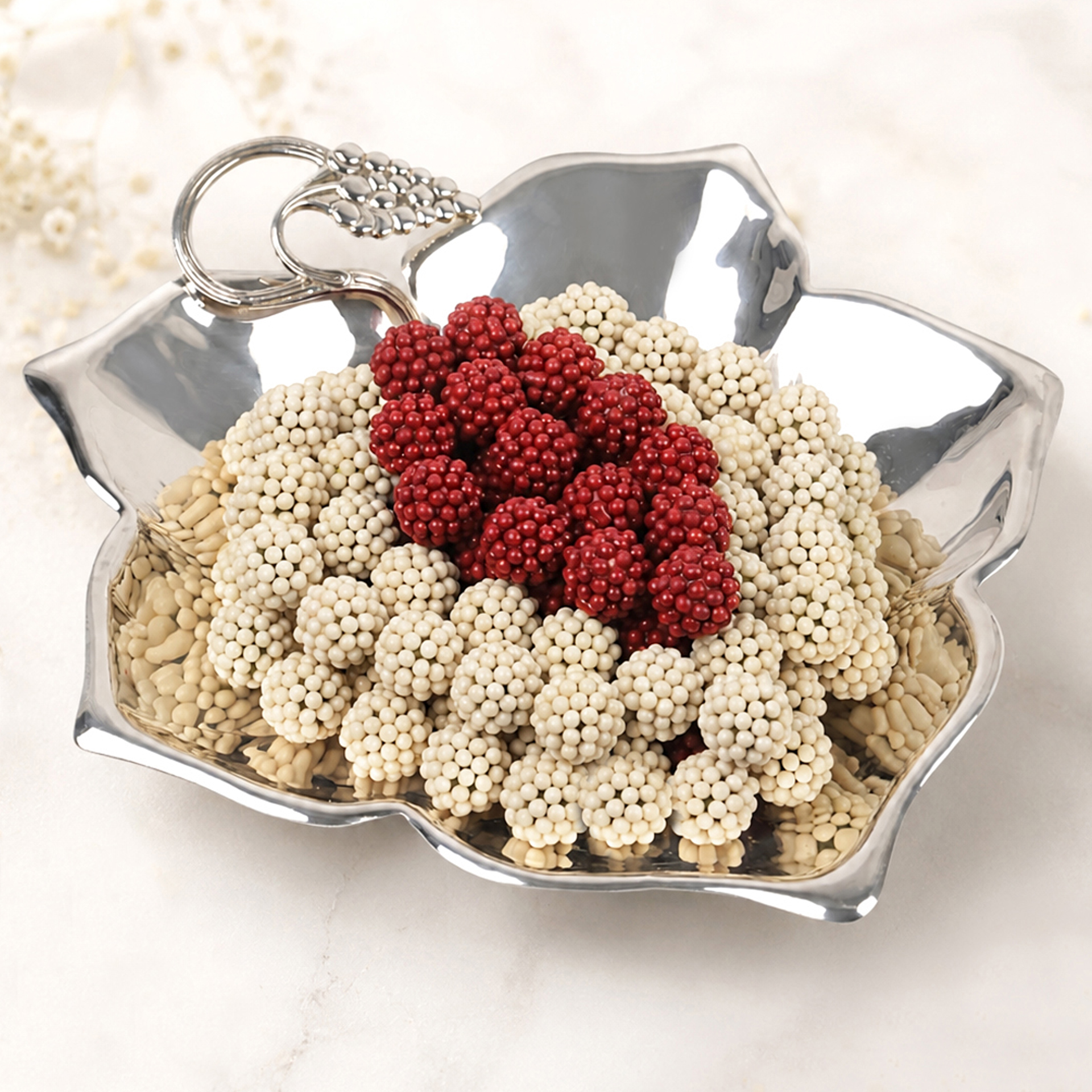 Boule de framboise et boule de crème pignon